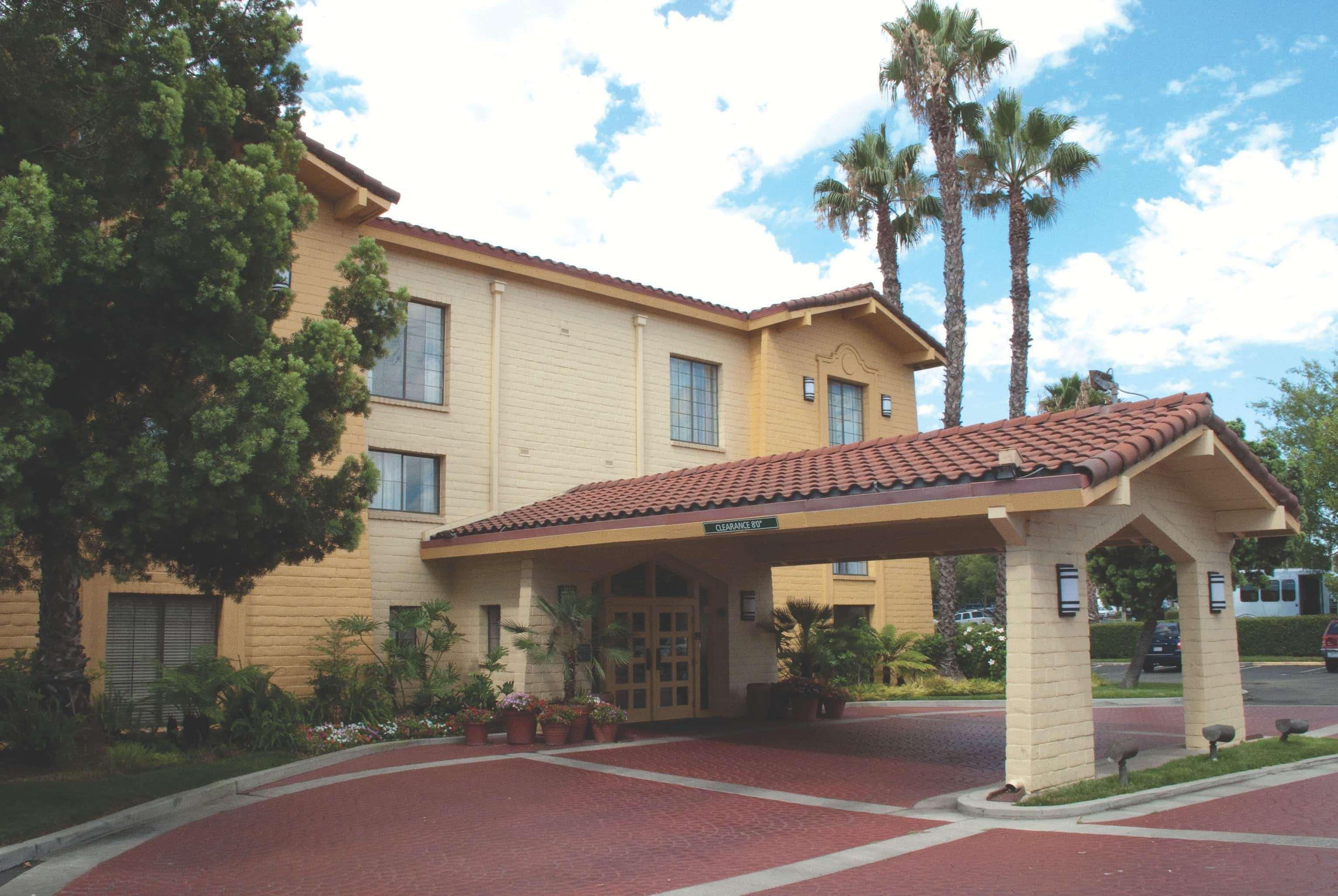 Days Inn By Wyndham San Diego Vista Exterior photo