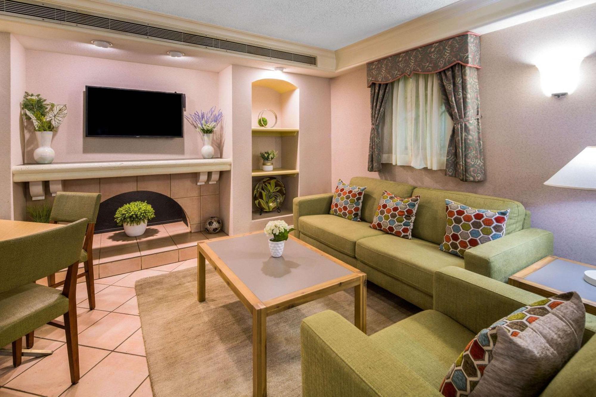 Days Inn By Wyndham San Diego Vista Exterior photo